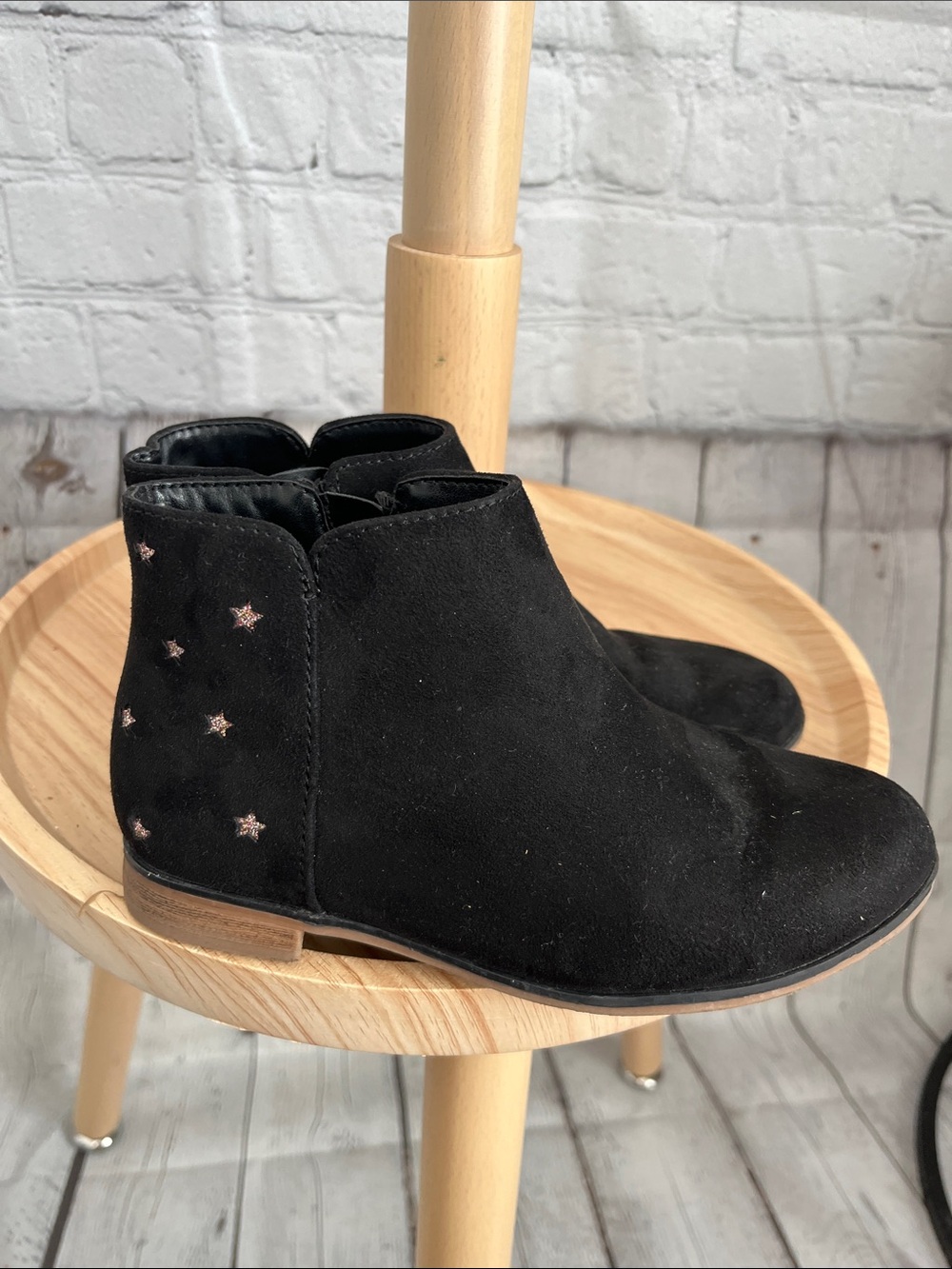 Cat & Jack Girls Black Suede Star Accent Ankle Boots